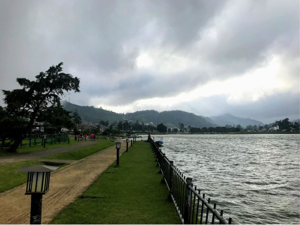 Walkabe pavement around Lake Gregory, Nuwara Eliya