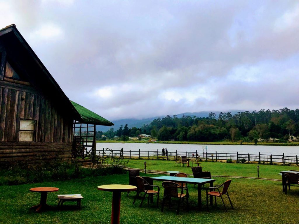 Restaurants next to Lake Gregory, Nuwara Eliya