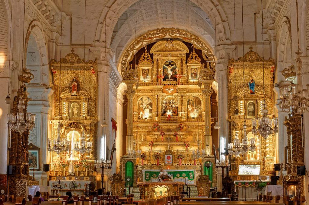 Main altar inside the Basilica of Bom Jesus