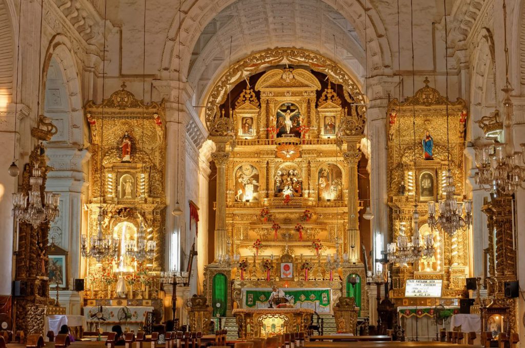 Main altar inside the Basilica of Bom Jesus