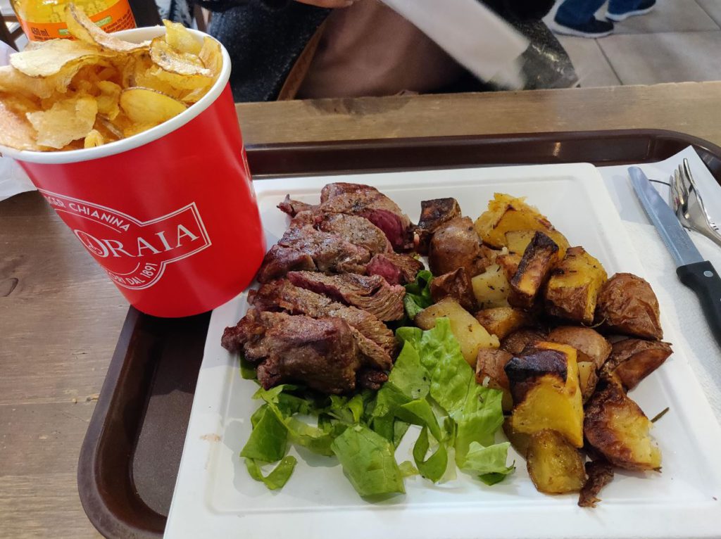 Florentine Steak and Chips in Mercato centrale