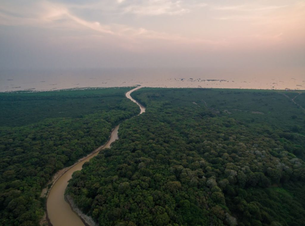 Tonle Sap river merging into the lake