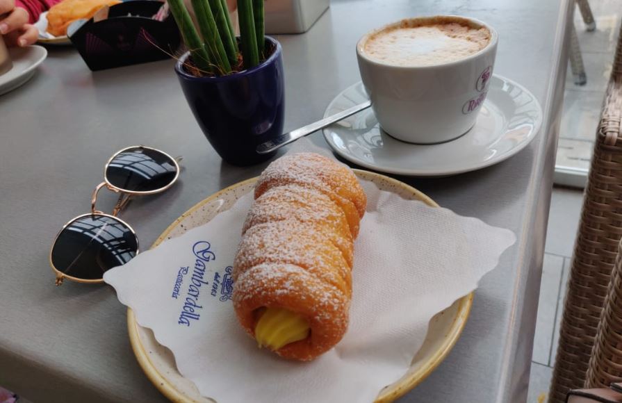 Cannoli with Cappuccino