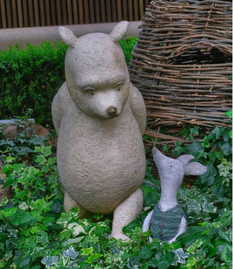 Sculpture of Winnie the Pooh and Piglet