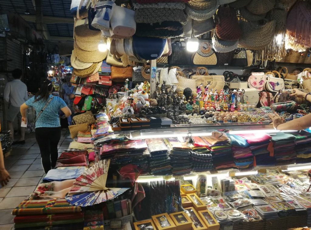 Shop selling souvenirs inside Ben Thanh market