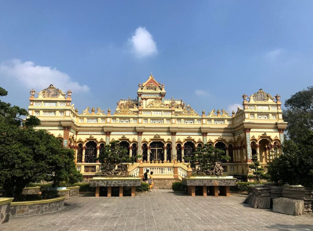Main building of Vinh Trang Pagoda