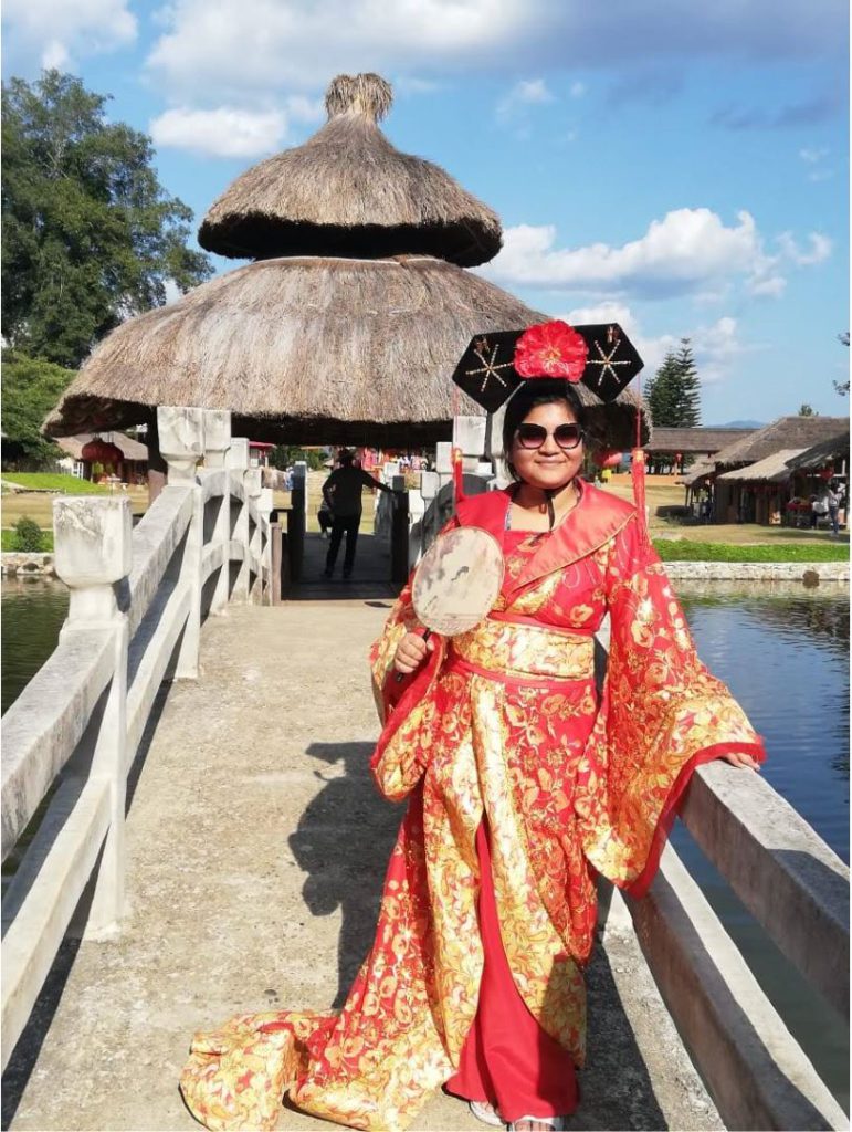 Dressing up in traditional Yunan costume in Pai