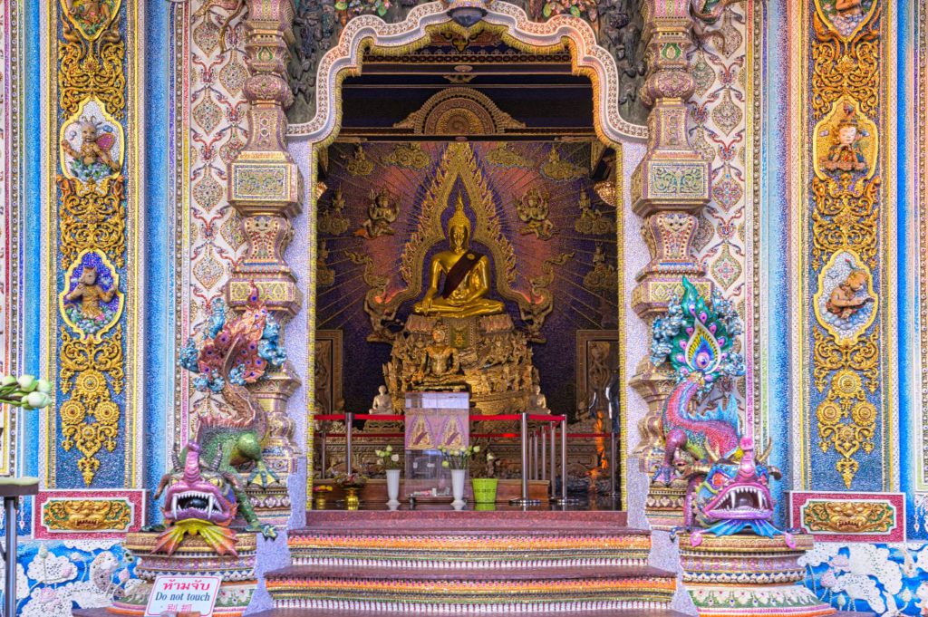 Wat Pariwat shrine