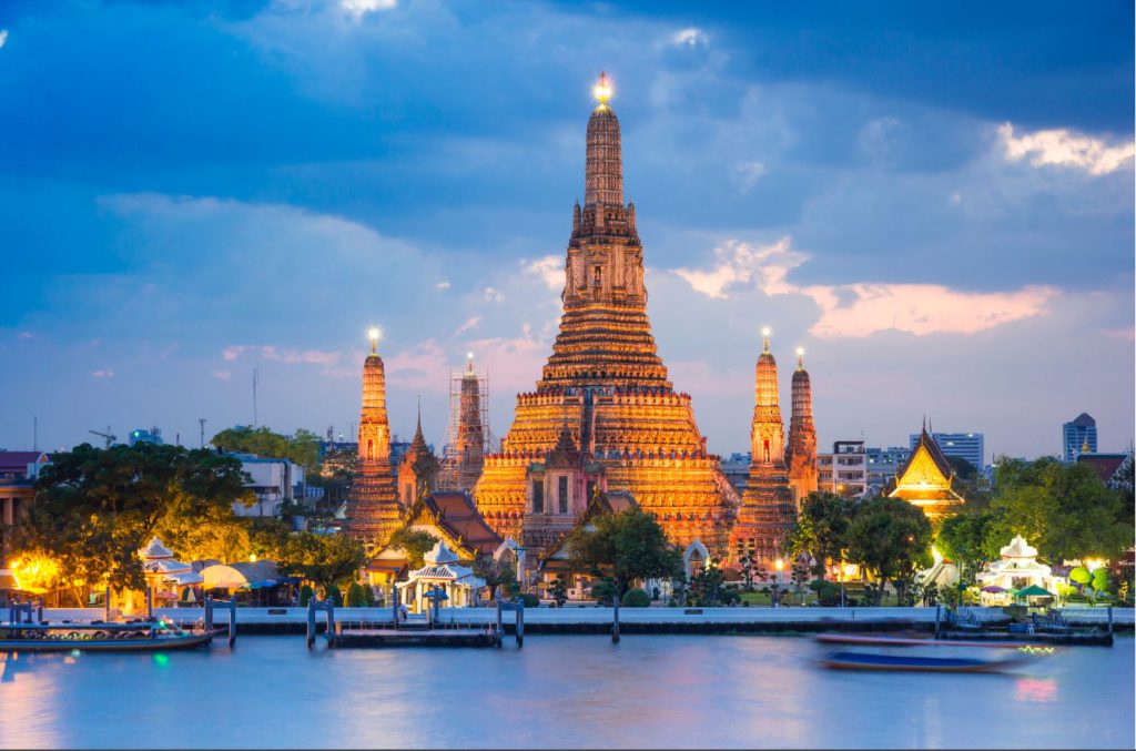 Wat Arun at night