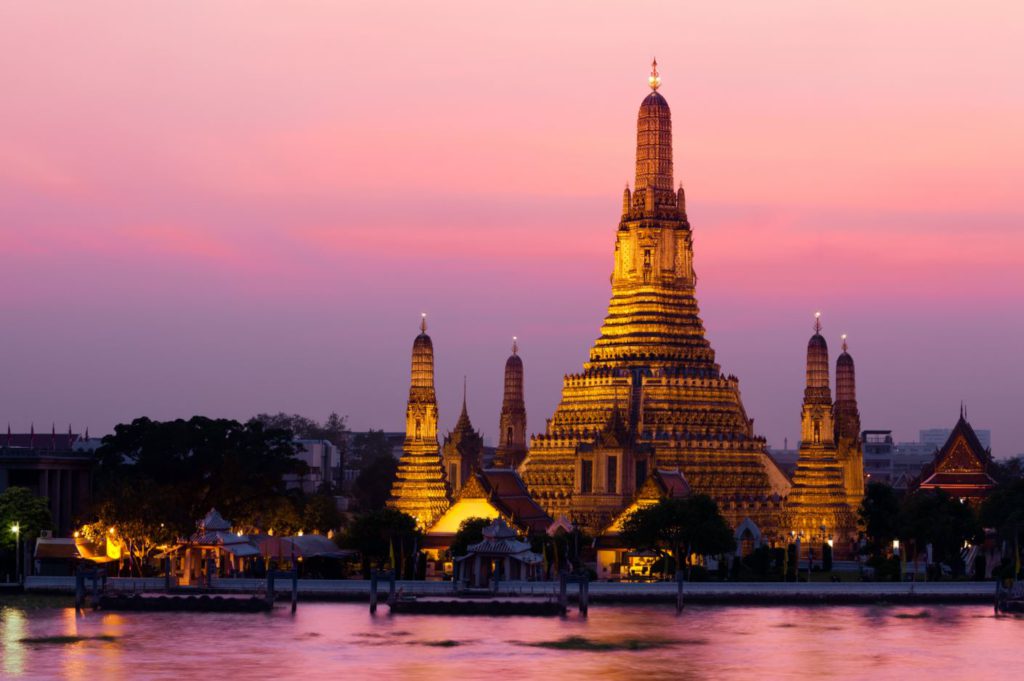 Wat Arun at night