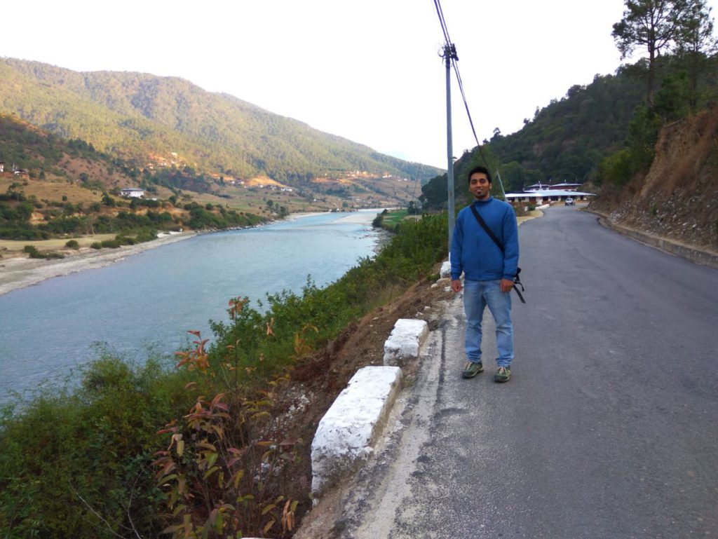 The road from Kuruthang village to Punakha Dzong