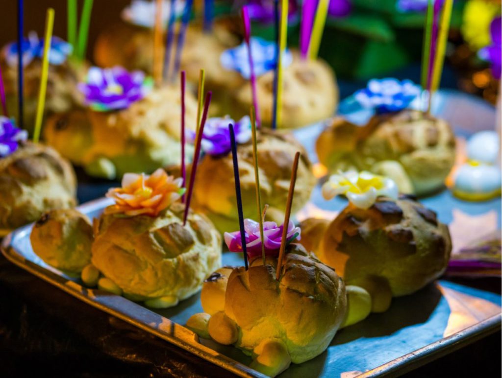 Krathong made out of bread