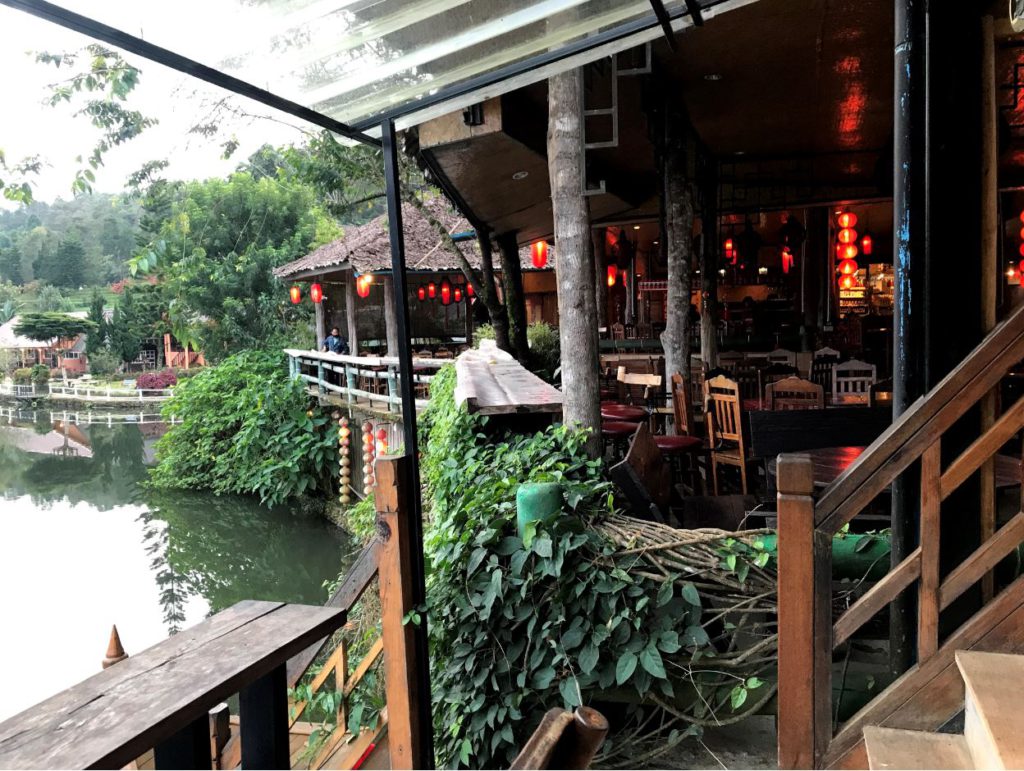 Restaurant by the lakeside Ban Rak Thai