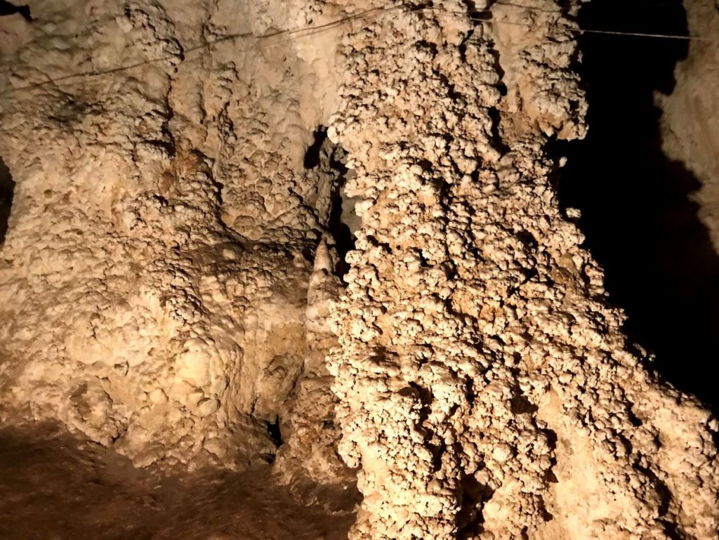 The popcorn wall, Tham Lod Caves