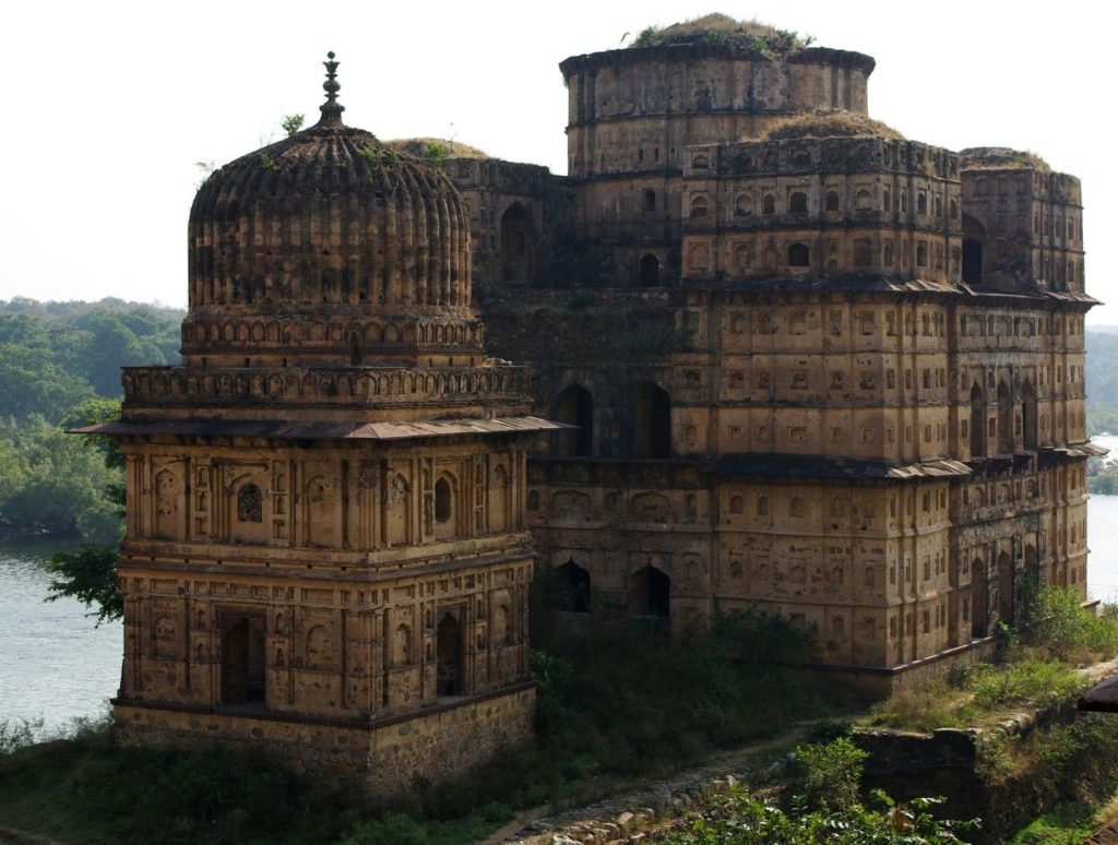 A special cenotaph for Raja Bir Singh Deo’s distinguishes it from others