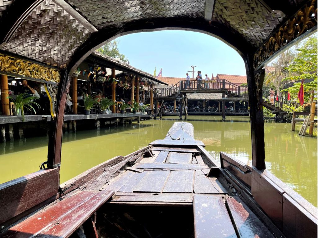 A boat ride around the floating market, Ayutthaya