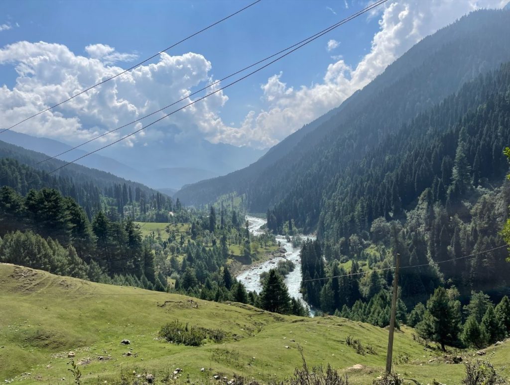 View on the way to Aru Valley