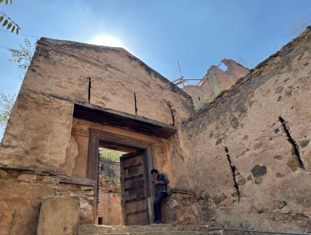 Ruins of fort on top of Hari Parbat