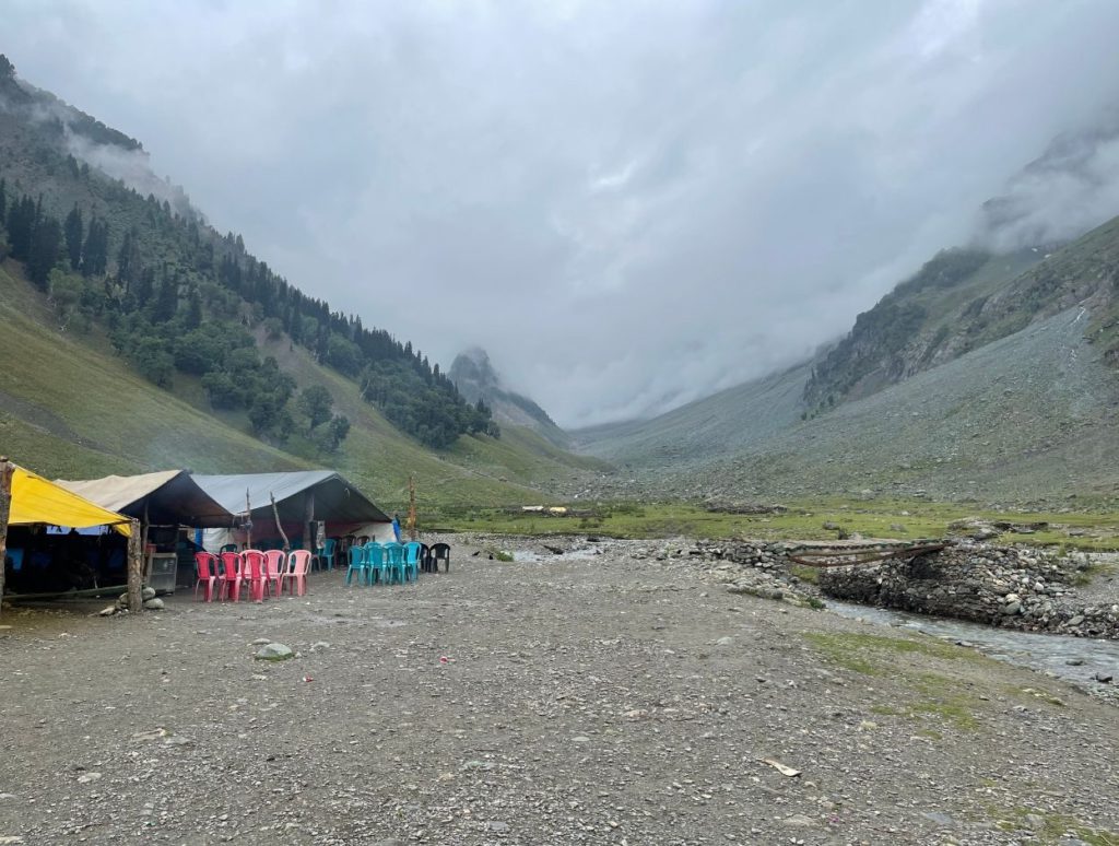 Tents and shops at the end of the trail at Thajiwas glacier