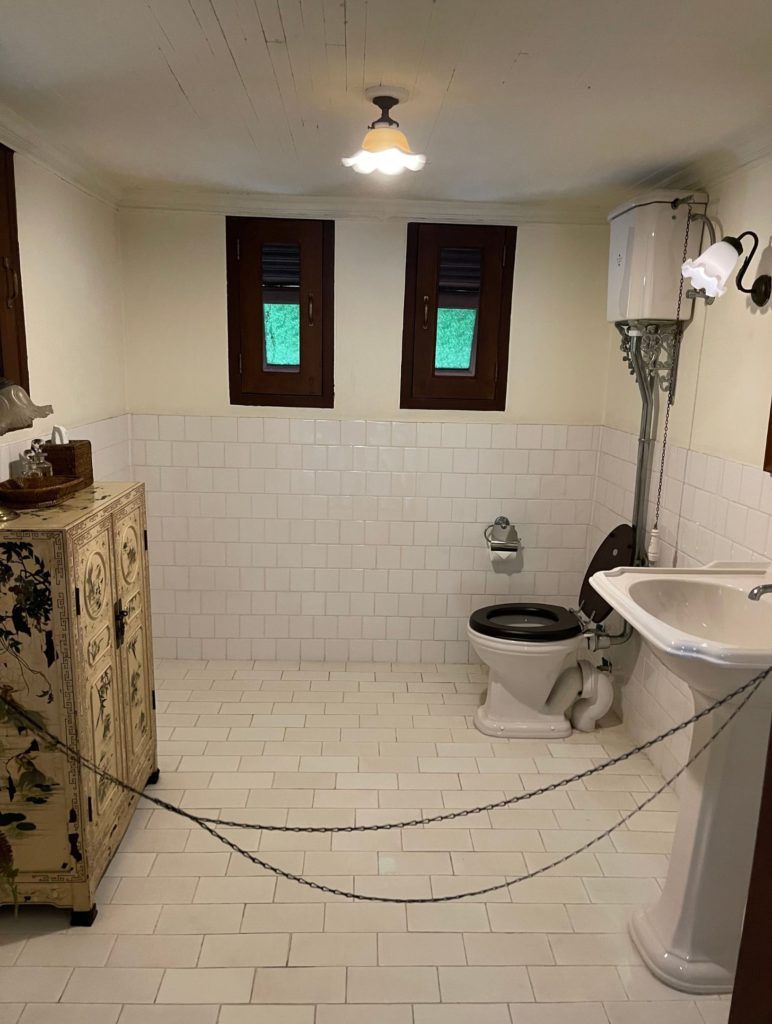 A modern Bathroom inside the house