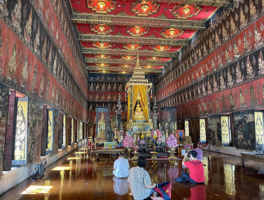 Inside Buddhisawan Chapel