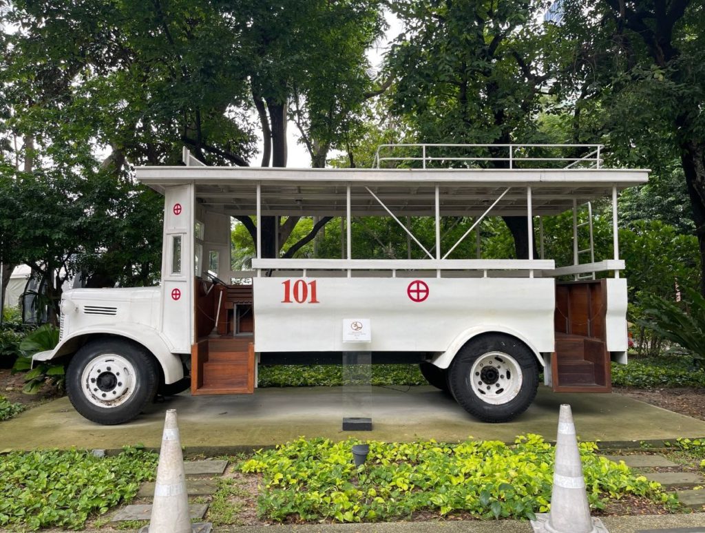 One of the first Bus in Bangkok by Nai Lert