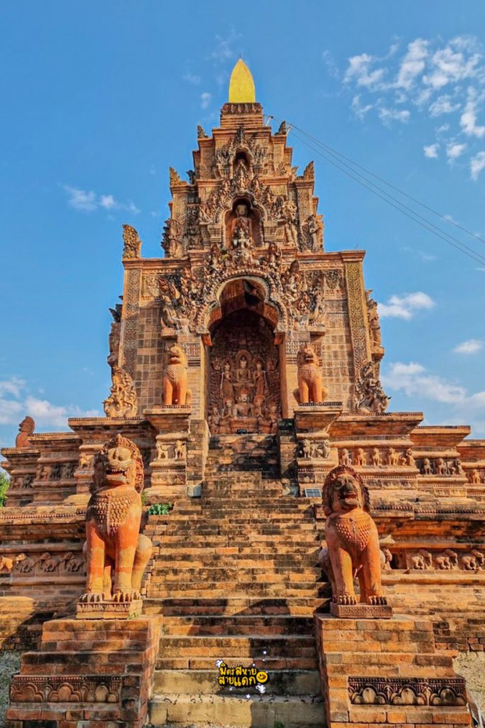 Building sculpture at terracotta gardens