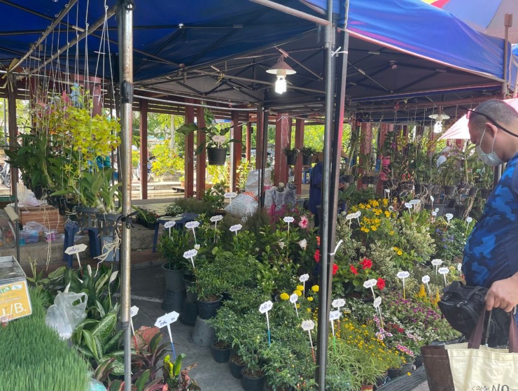 Flower shops outside Taling Chan Market