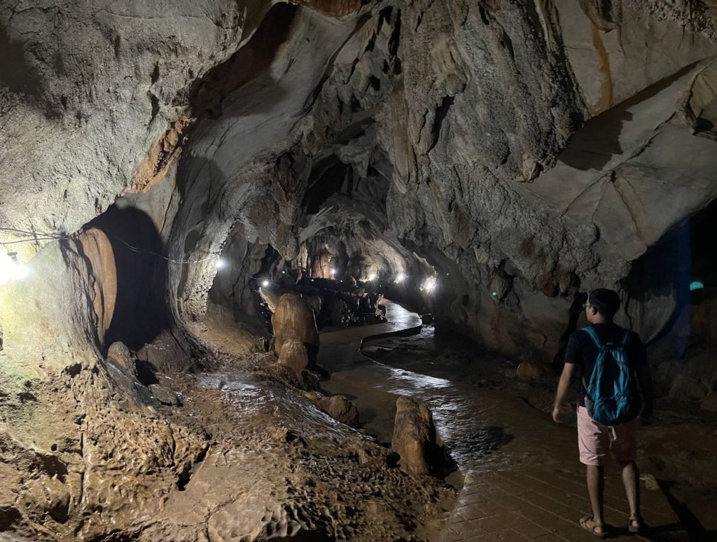 Exploring Tham Chang caves