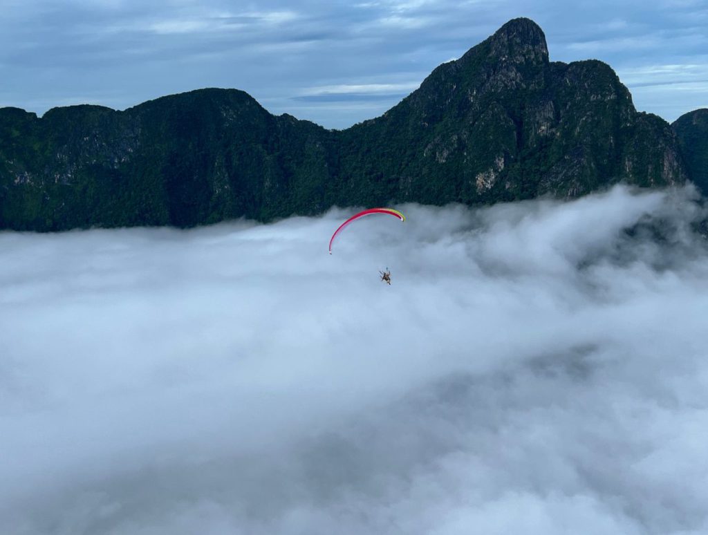 Found a paraglider above the clouds