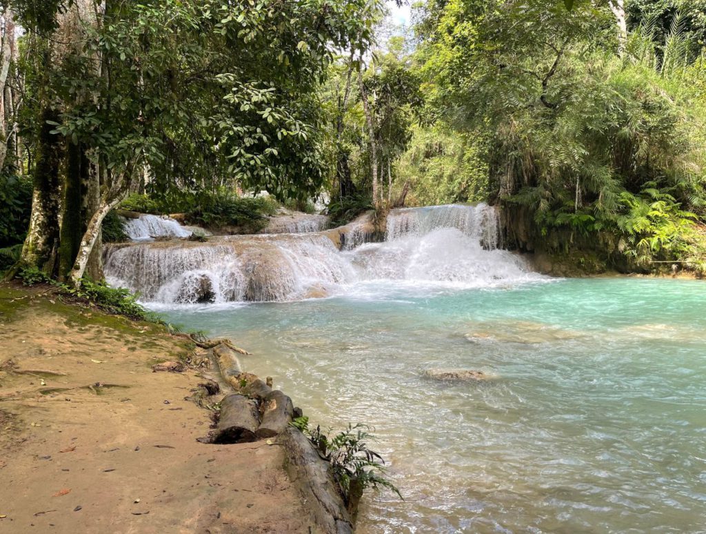 Lower level of kuang si waterfall