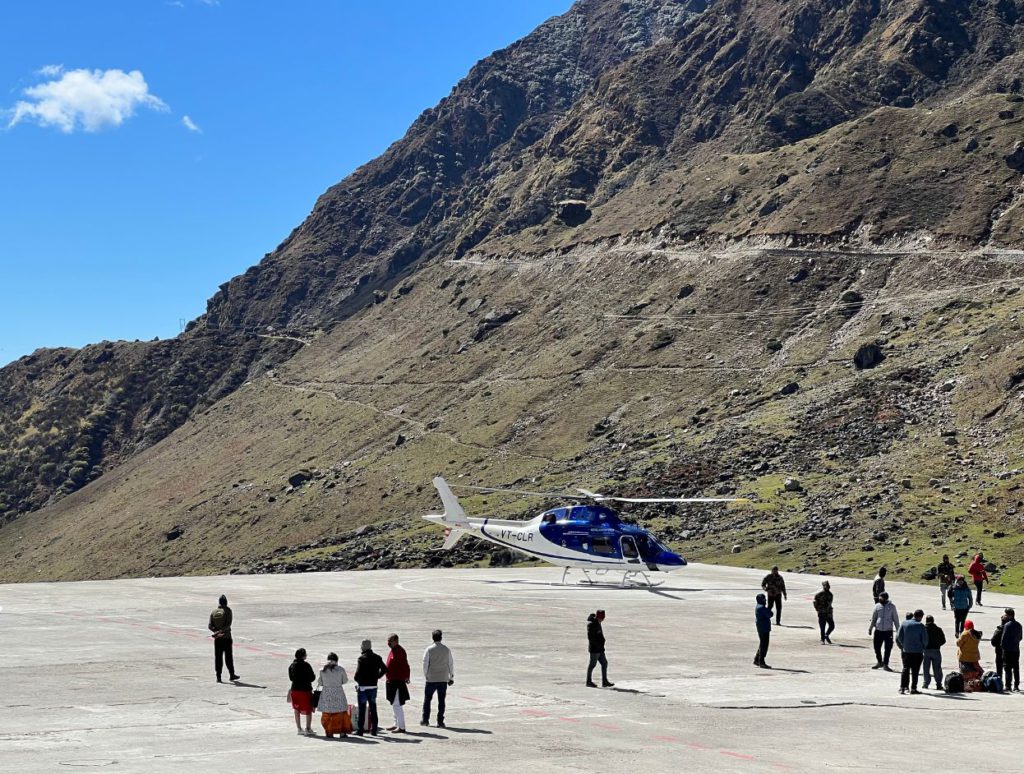 Helicopter landing at Kedarnath