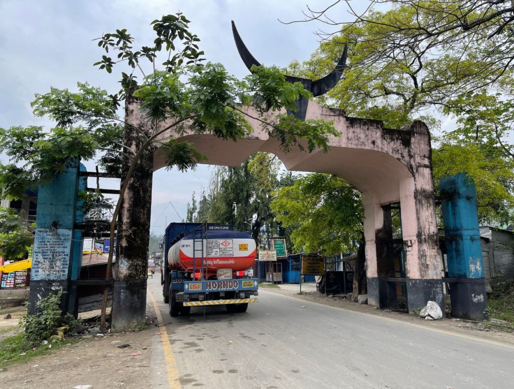 The entry to Bhalukpong right before the checkpoint