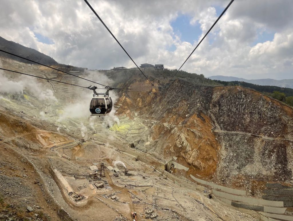 Cab Car over the Sulphur mines at Owakudani