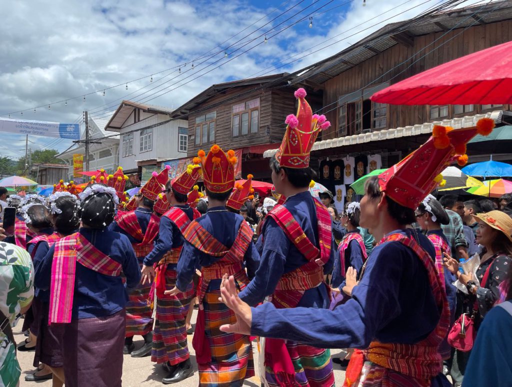 People participating from other provinces in the processions