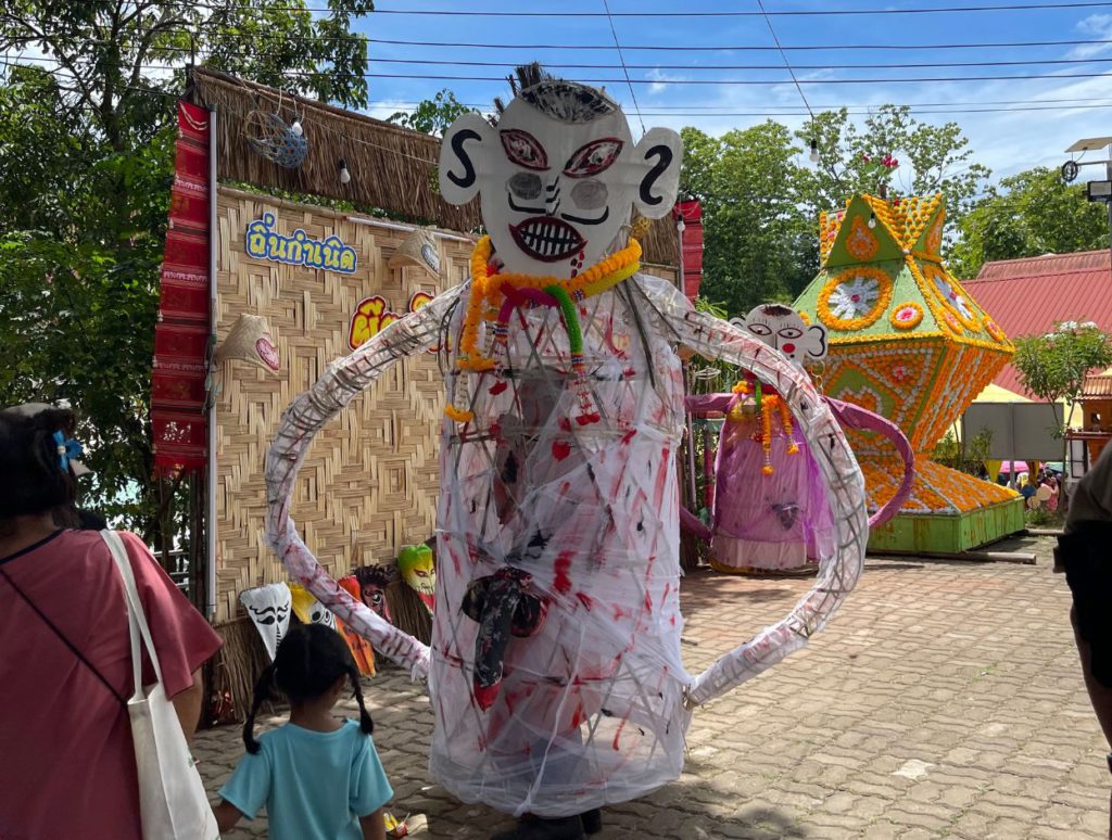 Phi Ta Khon Yai Male and Female (behind)