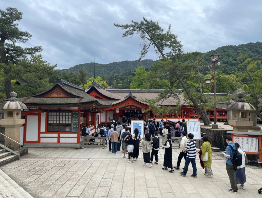 Long line of tourists during holiday season