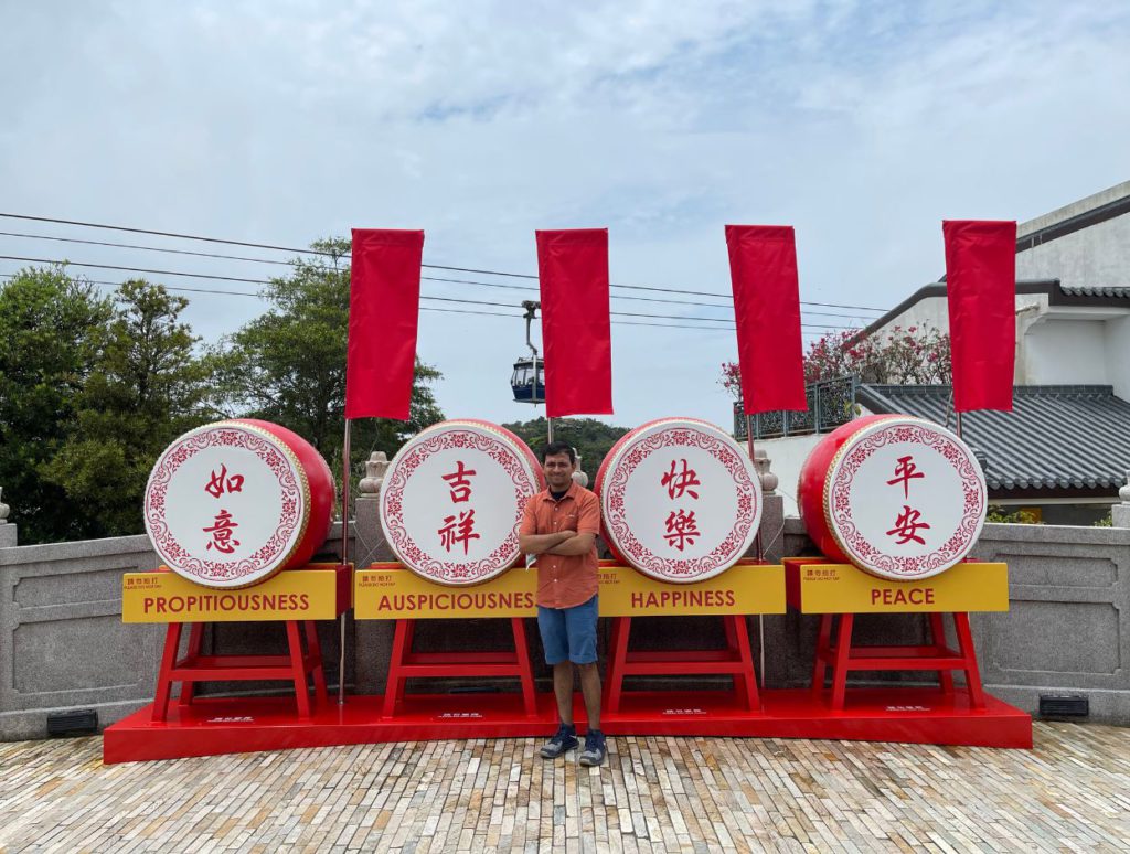 Hanging around in Ngong Ping Village