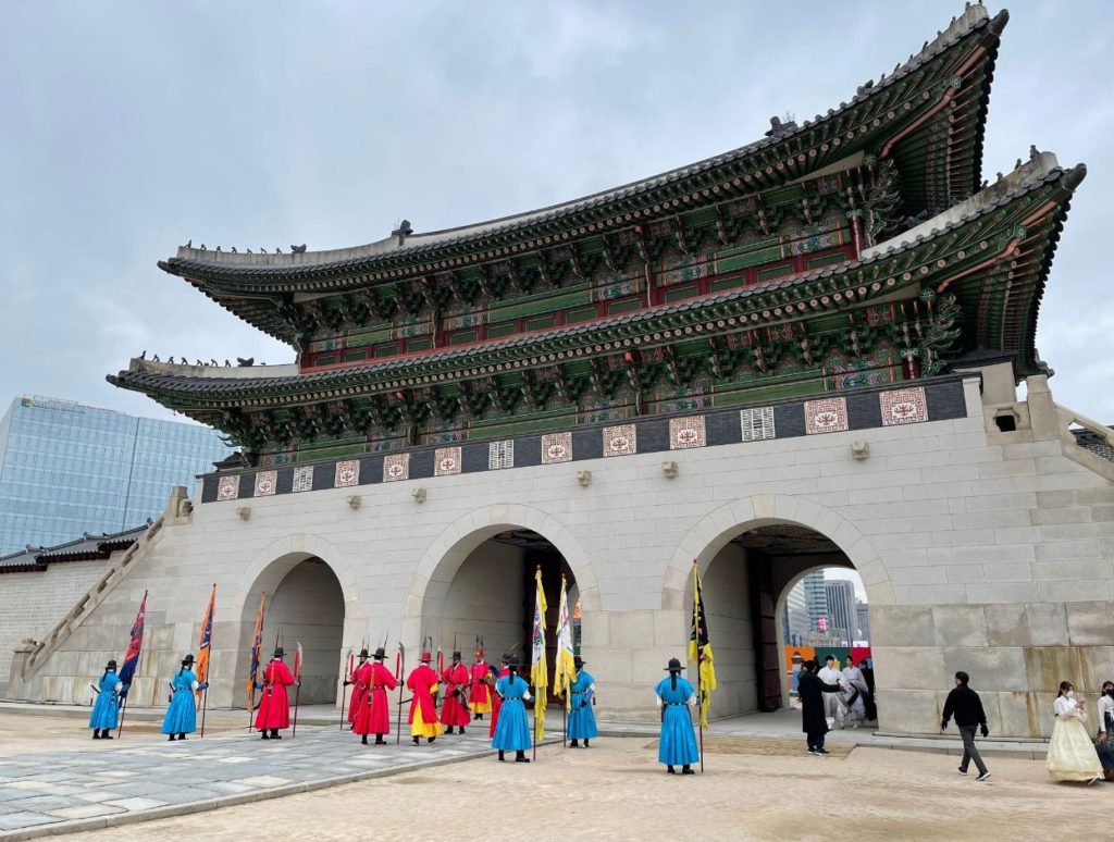 Changing of guard ceremony at Gwanghwamun Gate