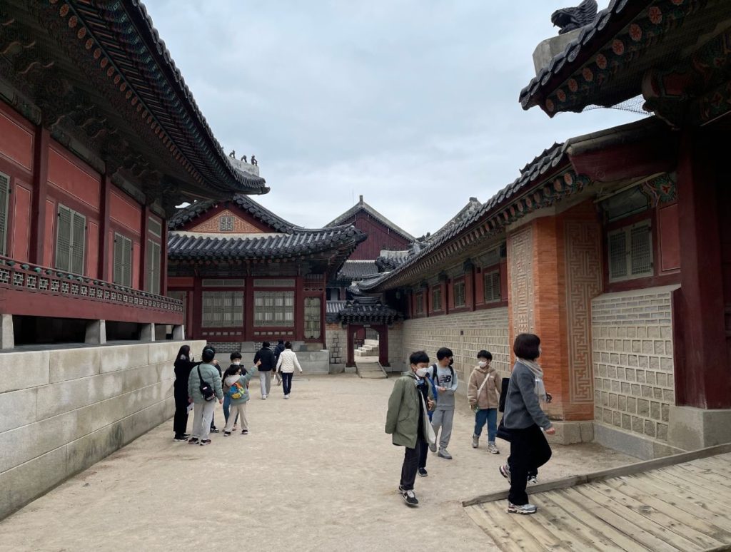 Exploring the buildings inside Gyeongbokgung Palace