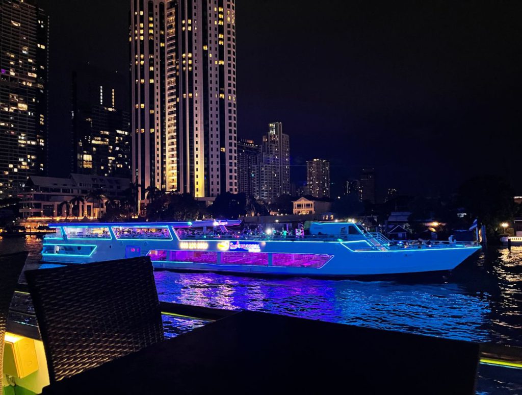 Cruise on Chao Phraya River