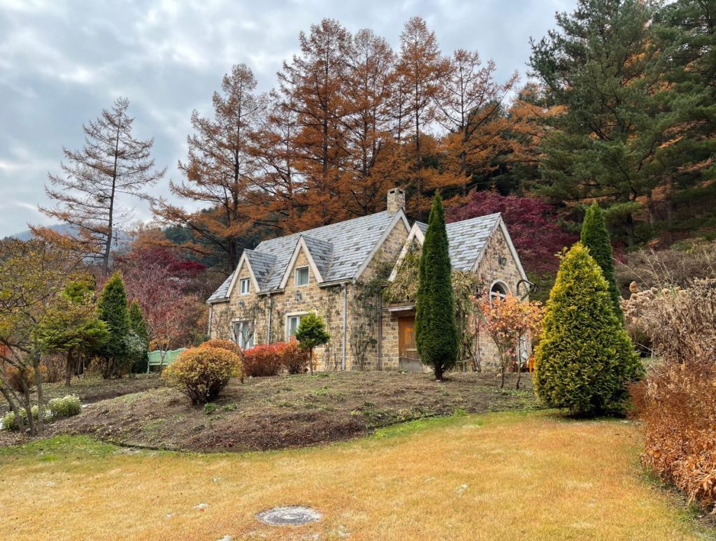 Cottage Garden with a dainty cottage building