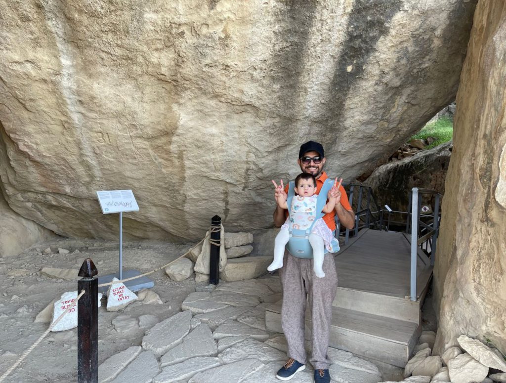 Exploring and spotting petroglyphs